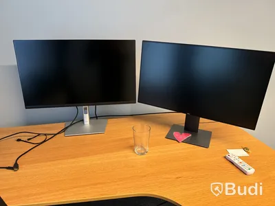 Höj- och sänkbart skrivbord, kontorsstol och 2 st. datorskärmar