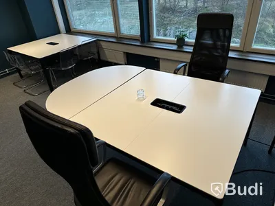Konferensbord med 2 st. stolar