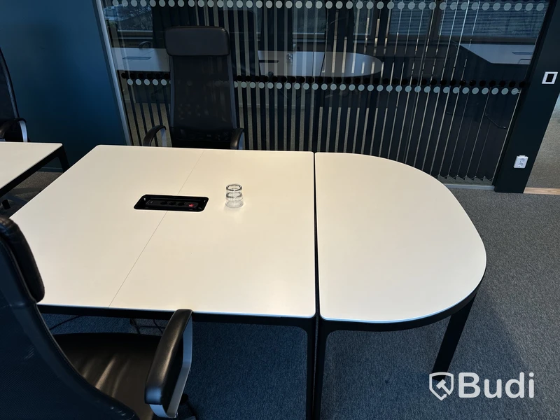 Konferensbord med 2 st. stolar