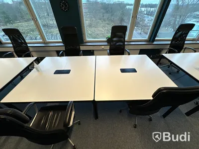 2 st. konferensbord med 4 st. stolar