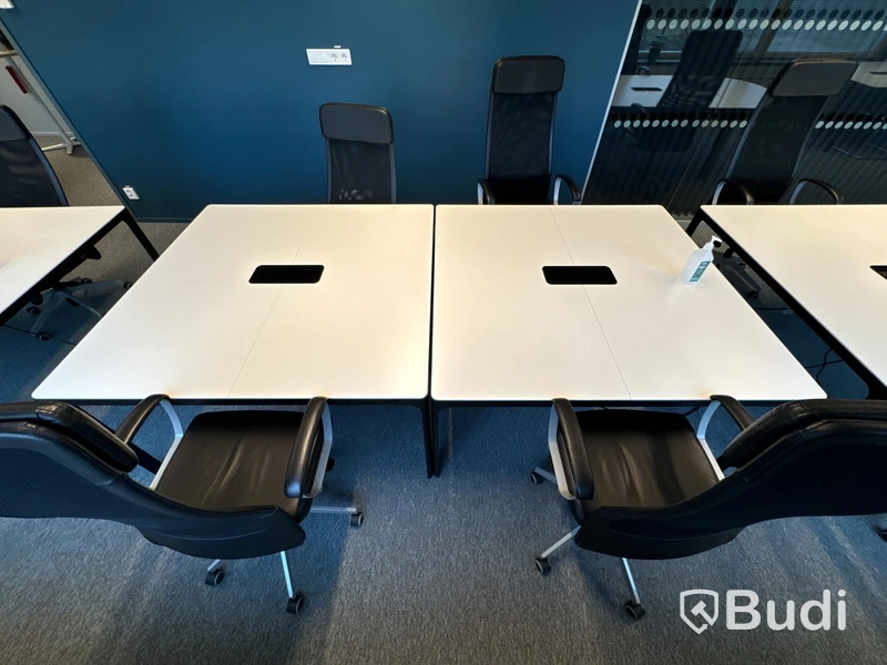2 st. konferensbord med 4 st. stolar