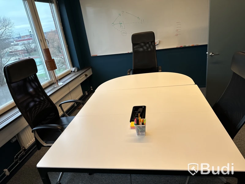 Konferensbord med 3 st. stolar