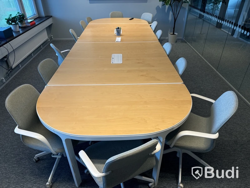 Konferensbord med 14 st. stolar