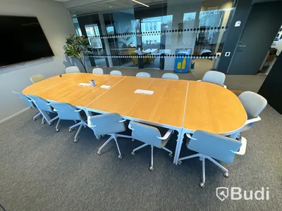 Konferensbord med 14 st. stolar
