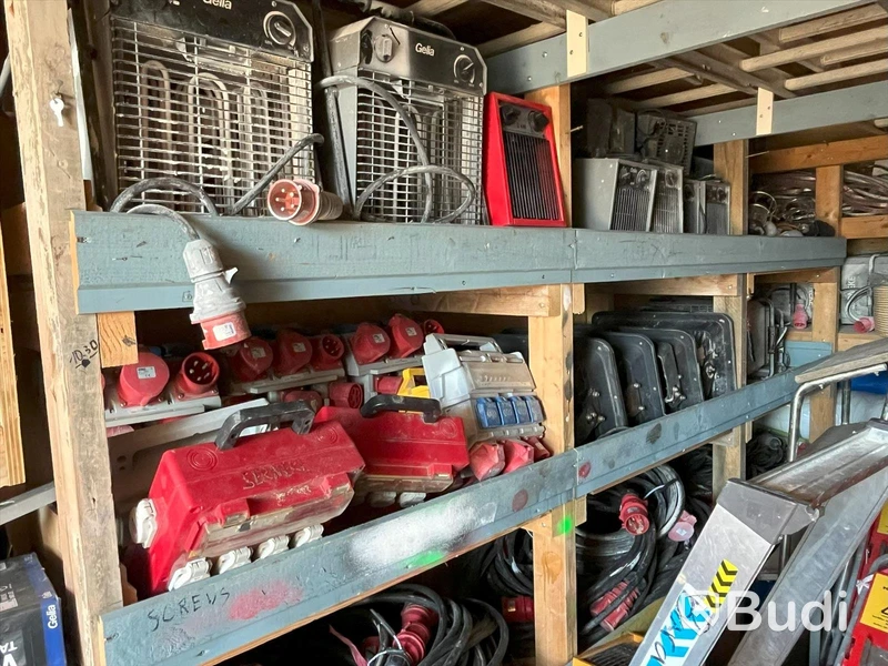 Container 20 fot full med elcentraler, kablar, stegar, mm