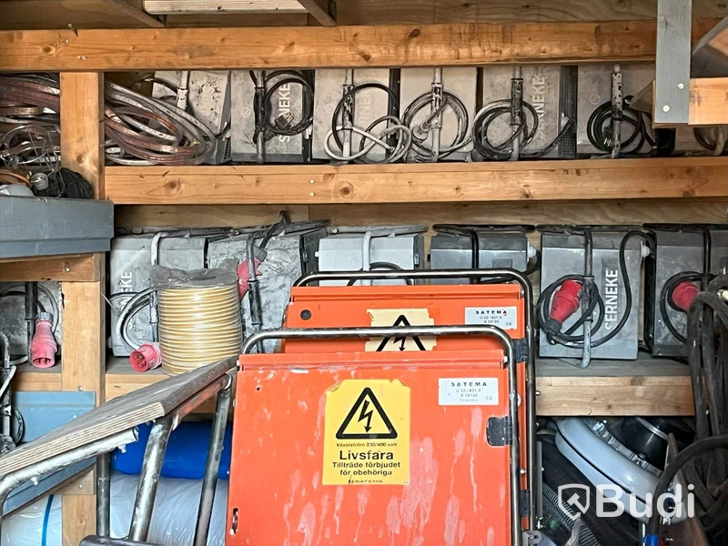 Container 20 fot full med elcentraler, kablar, stegar, mm