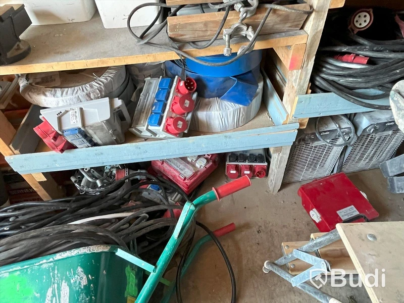 Container 20 fot full med elcentraler, kablar, stegar, mm