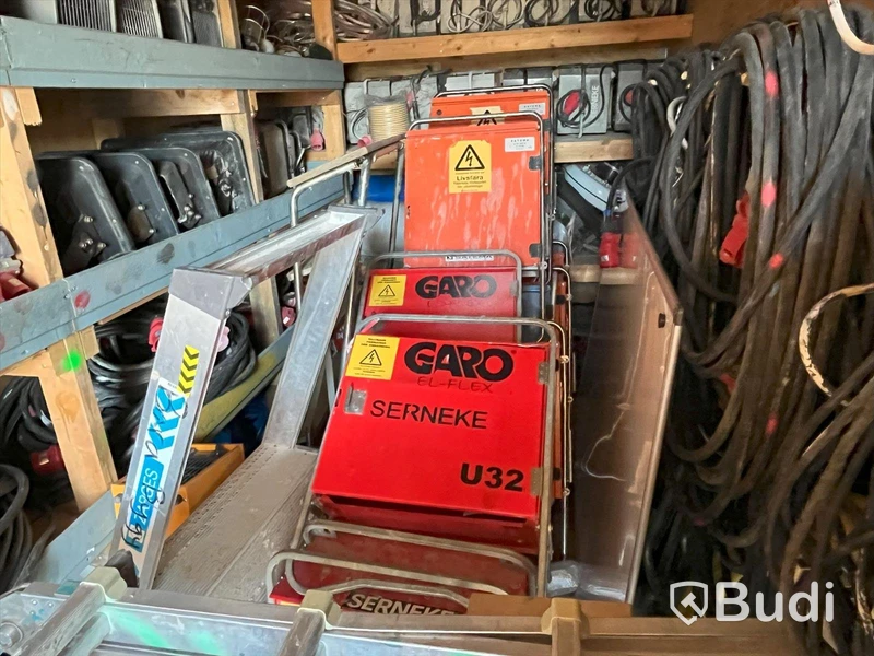 Container 20 fot full med elcentraler, kablar, stegar, mm