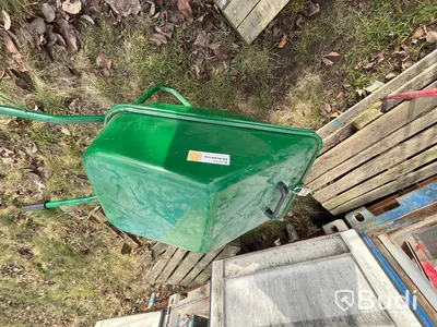 Container 20 fot isolerad med elcentral, belysning samt värmekälla. Fulllastad med byggsaker