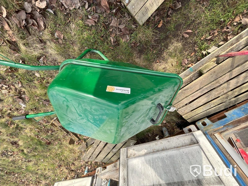 Container 20 fot isolerad med elcentral, belysning samt värmekälla. Fulllastad med byggsaker