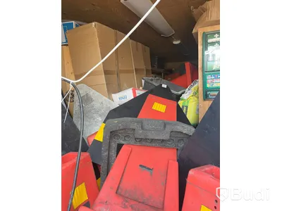 Container 20 fot isolerad med elcentral, belysning samt värmekälla. Fulllastad med byggsaker