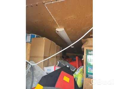 Container 20 fot isolerad med elcentral, belysning samt värmekälla. Fulllastad med byggsaker