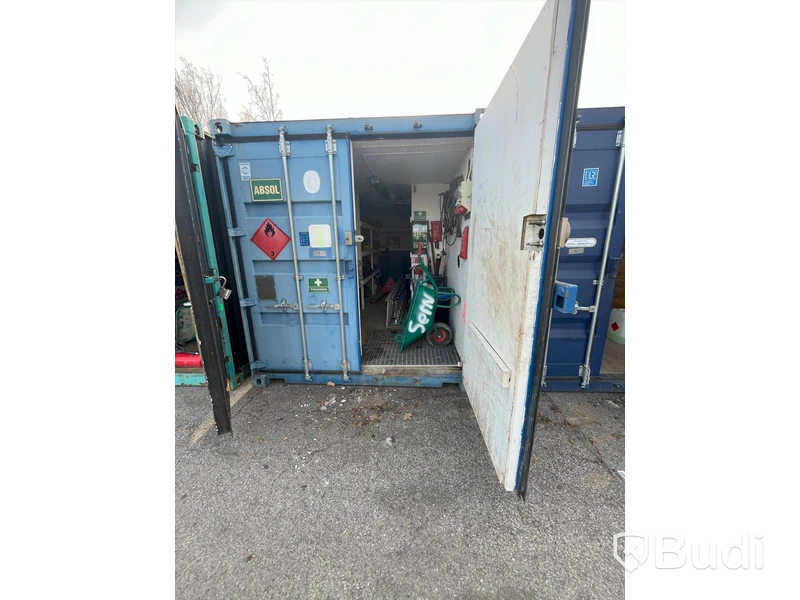 Container 20 fot isolerad med elcentral och belysning samt full av byggverktyg/ hjälpmedel