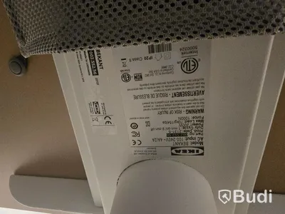 Helt kontor med kontorsplatser, matsalsmöbel, kaffemaskin, mm