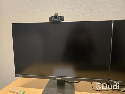 Helt kontor med kontorsplatser, matsalsmöbel, kaffemaskin, mm