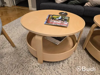 Helt kontor med kontorsplatser, matsalsmöbel, kaffemaskin, mm