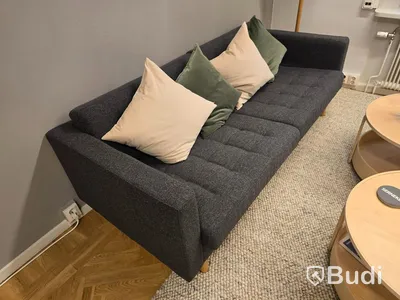 Helt kontor med kontorsplatser, matsalsmöbel, kaffemaskin, mm