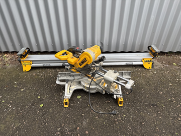 Kap- & gersåg Dewalt DWS727 & sågbänk DE7023