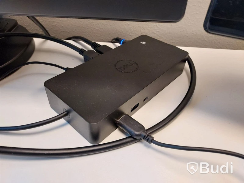 Kontorsplats med elektriskt höj- & sänkbart skrivbord, besöksstolar