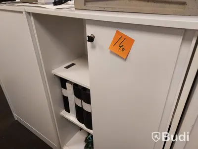 Kontorsplats med elektriskt höj sänkbart skrivbord