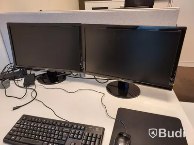 Kontorsplats med elektriskt höj sänkbart skrivbord