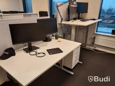 2st Kontorsplatser med elektriskt höj sänkbara skrivbord