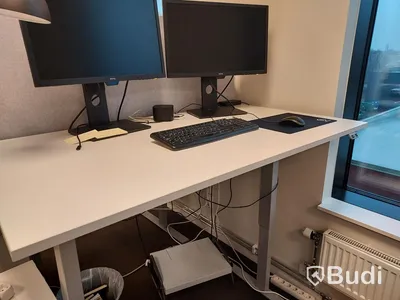 2st Kontorsplatser med elektriskt höj sänkbara skrivbord