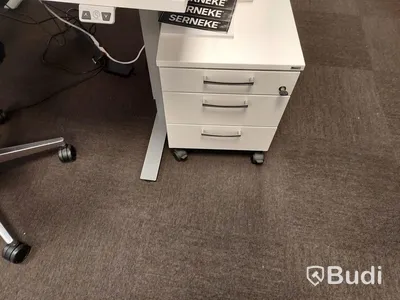 2st Kontorsplatser med elektriskt höj sänkbara skrivbord