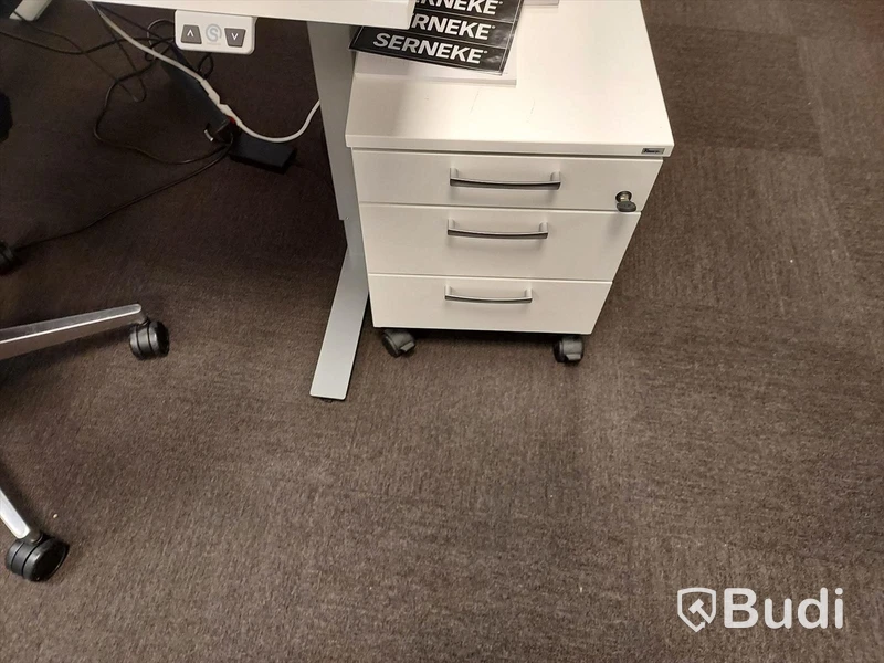 2st Kontorsplatser med elektriskt höj sänkbara skrivbord