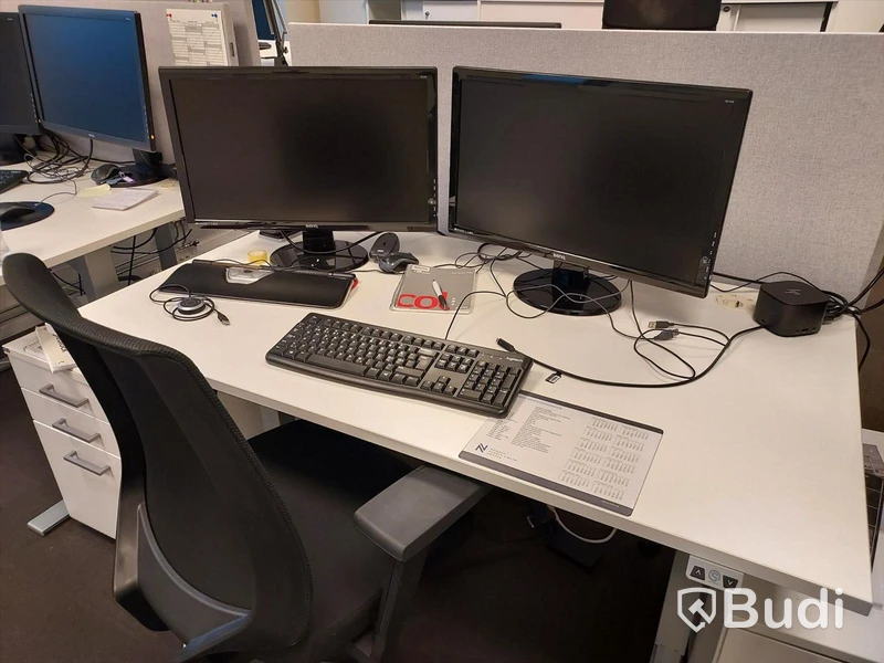 2st Kontorsplatser med elektriskt höj sänkbara skrivbord