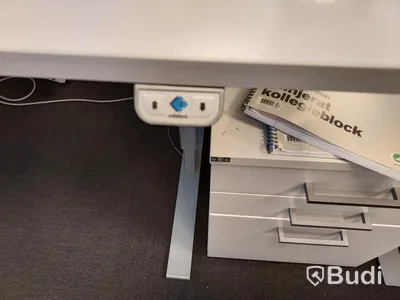 2st Kontorsplatser med elektriskt höj sänkbara skrivbord