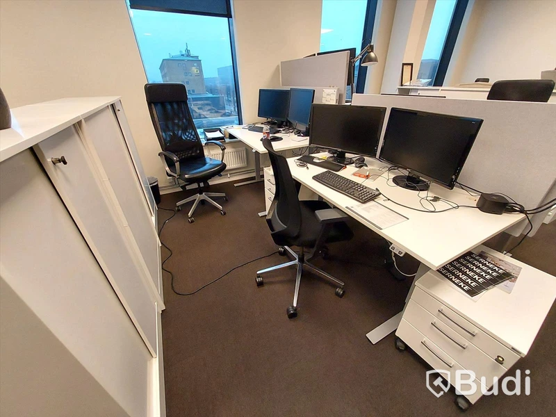 2st Kontorsplatser med elektriskt höj sänkbara skrivbord