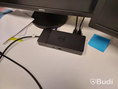 2st kontors arbetsplatser med vita elektriskt höj sänkbara skrivbord