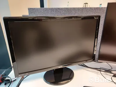 2st kontors arbetsplatser med vita elektriskt höj sänkbara skrivbord