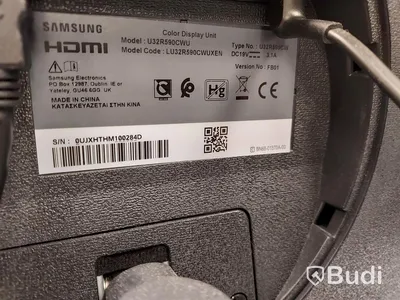 2st kontors arbetsplatser med vita elektriskt höj sänkbara skrivbord