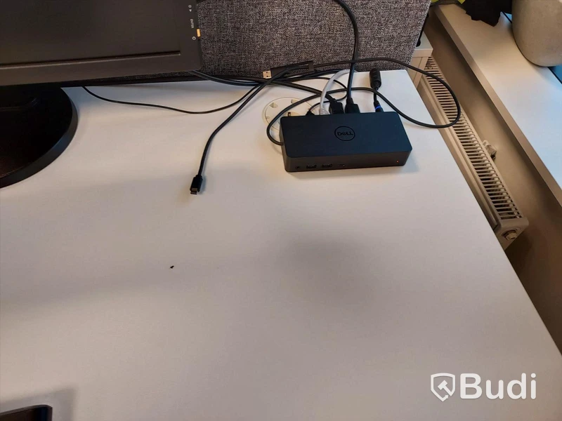 2st kontorsarbetsplatser med elektriskt höj sänkbara vita skrivbord