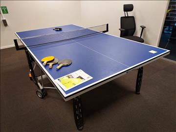 Bordtennisbord, pingisbord mobilt på hjul 