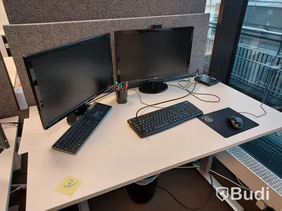 2st kontors arbetsplatser med vita elektriskt höj sänkbara skrivbord