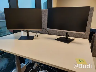 2st kontors arbetsplatser med vita elektriskt höj sänkbara skrivbord