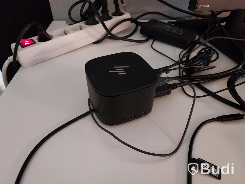 2st kontorsarbetsplatser med elektriskt höj sänkbara vita skrivbord