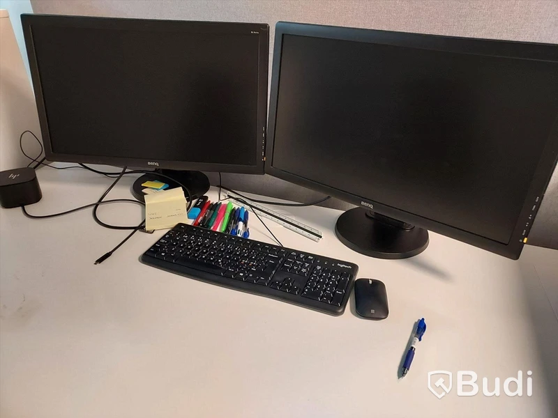 2st kontorsarbetsplatser med elektriskt höj sänkbara vita skrivbord