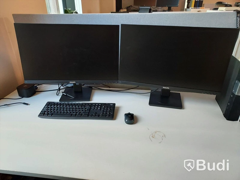 2st kontorsarbetsplatser med elektriskt höj sänkbara vita skrivbord
