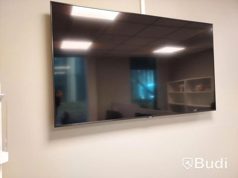 2st kontors arbetsplatser med vita elektriskt höj sänkbara skrivbord