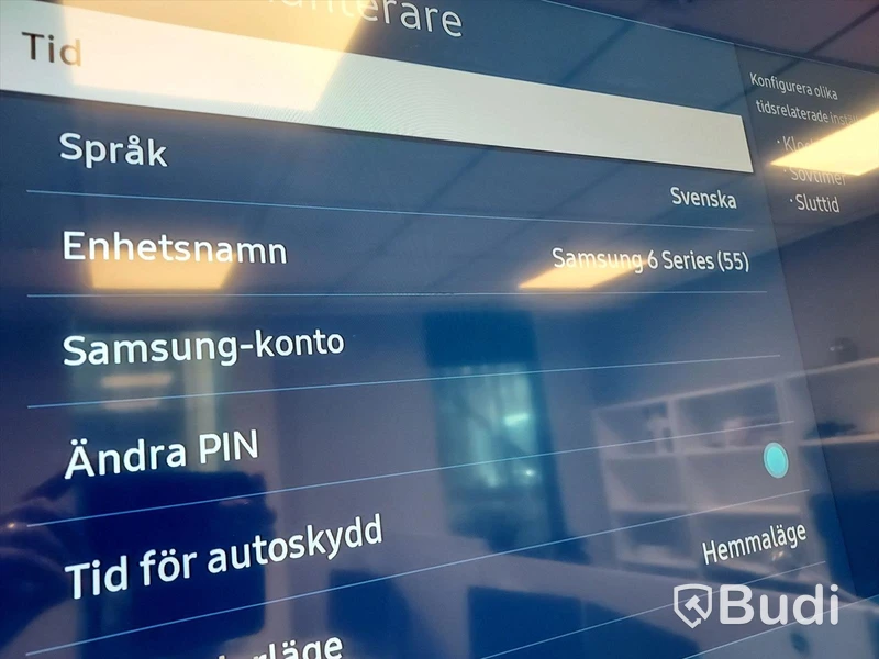 2st kontors arbetsplatser med vita elektriskt höj sänkbara skrivbord