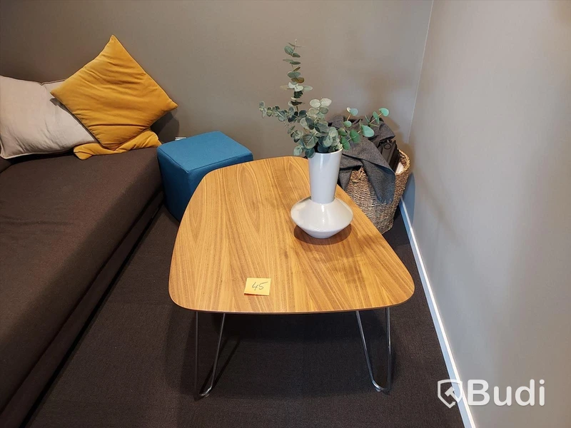 Vilorum med soffa och bord