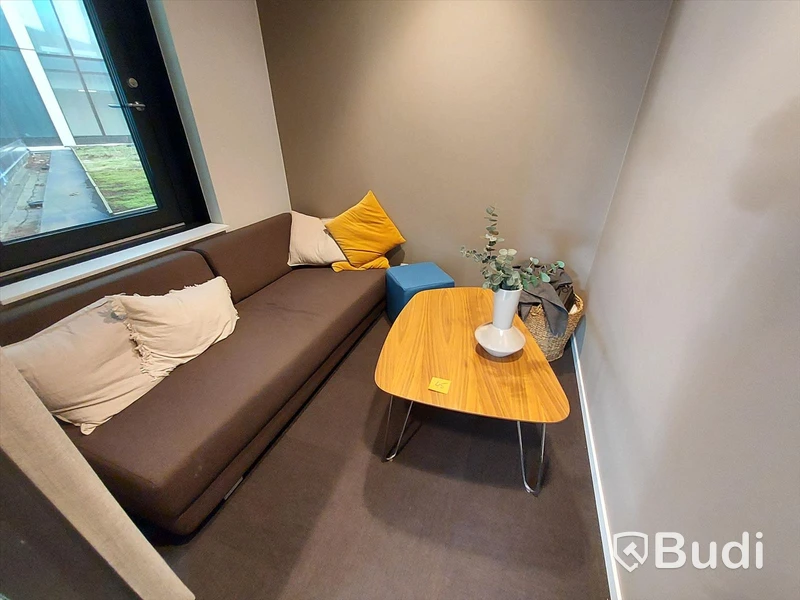 Vilorum med soffa och bord