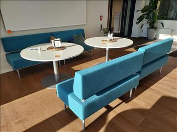 Soffsittgrupp "Möbeldesign Tibro" med bord