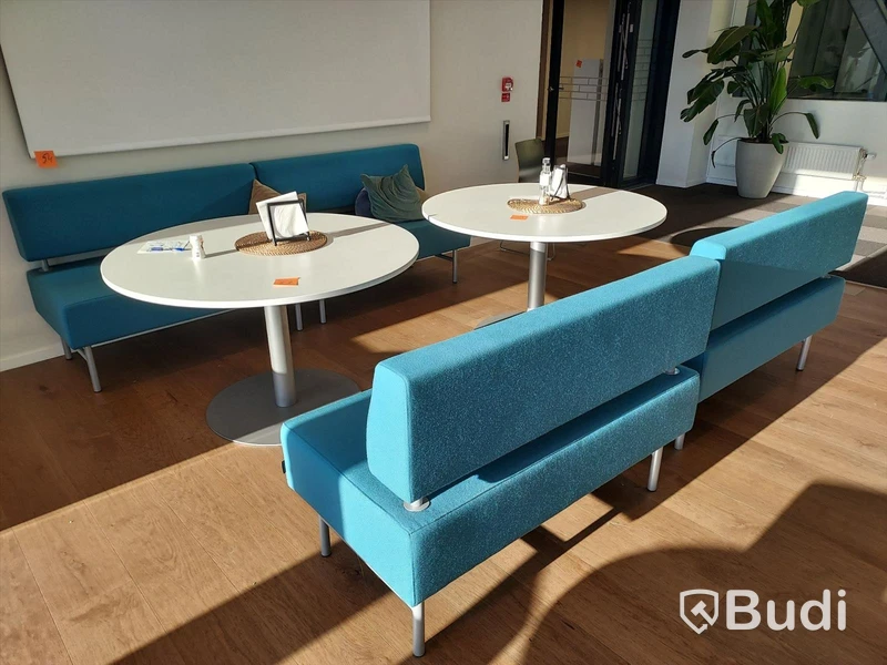 Soffsittgrupp "Möbeldesign Tibro" med bord
