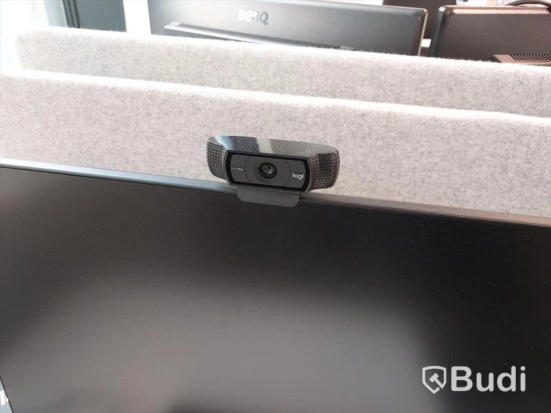 2st kontorsarbetsplatser med vita elektriskt höj sänkbara bord