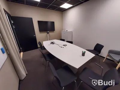 Konferensrum, bord, stolar, bildskärm